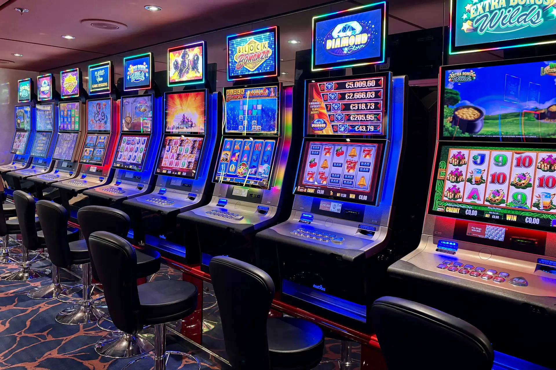 Farbenfrohe Casino-Displays
