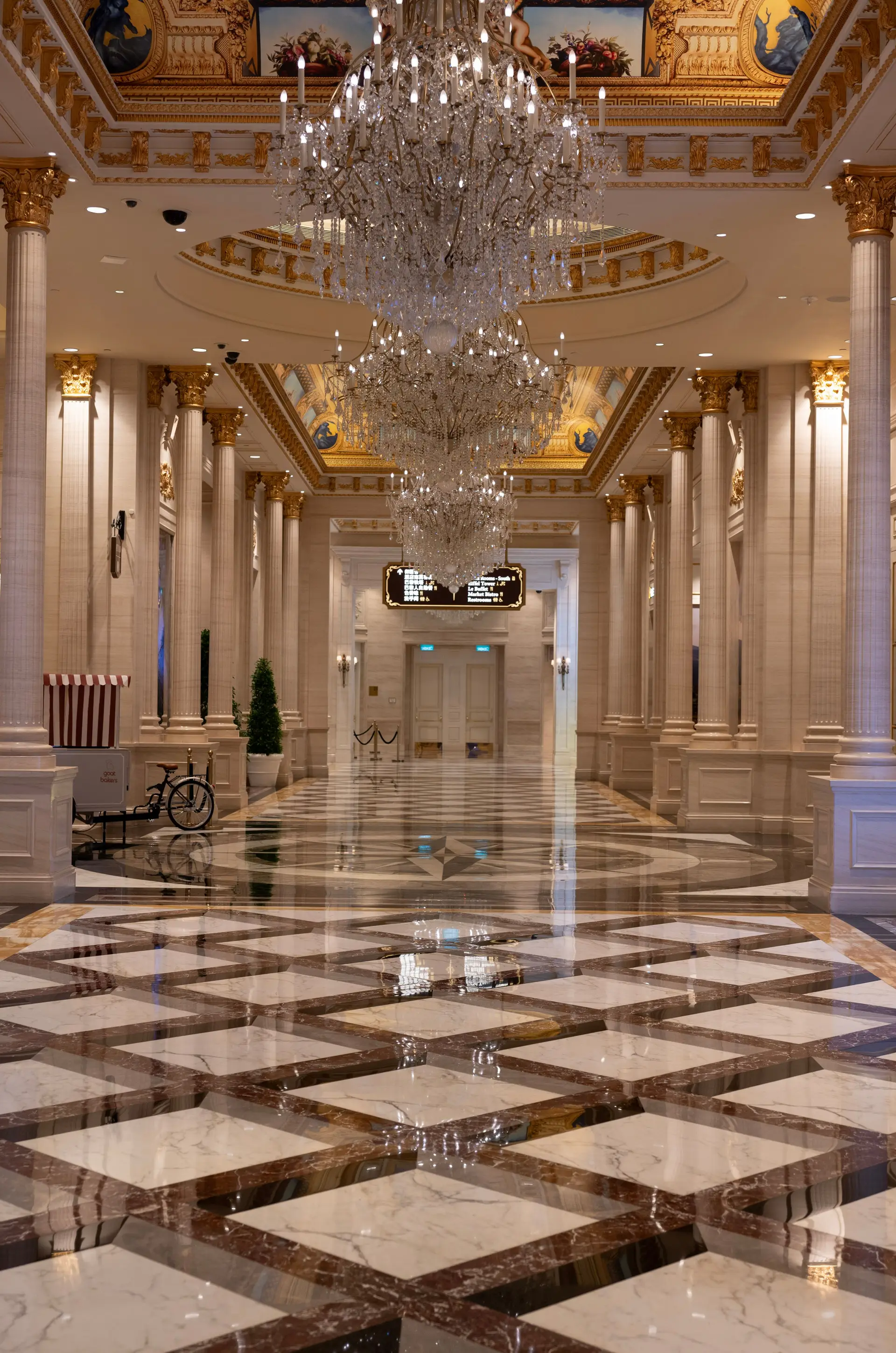 Elegante Casino-Architektur im ZelvessianRoyalcourt