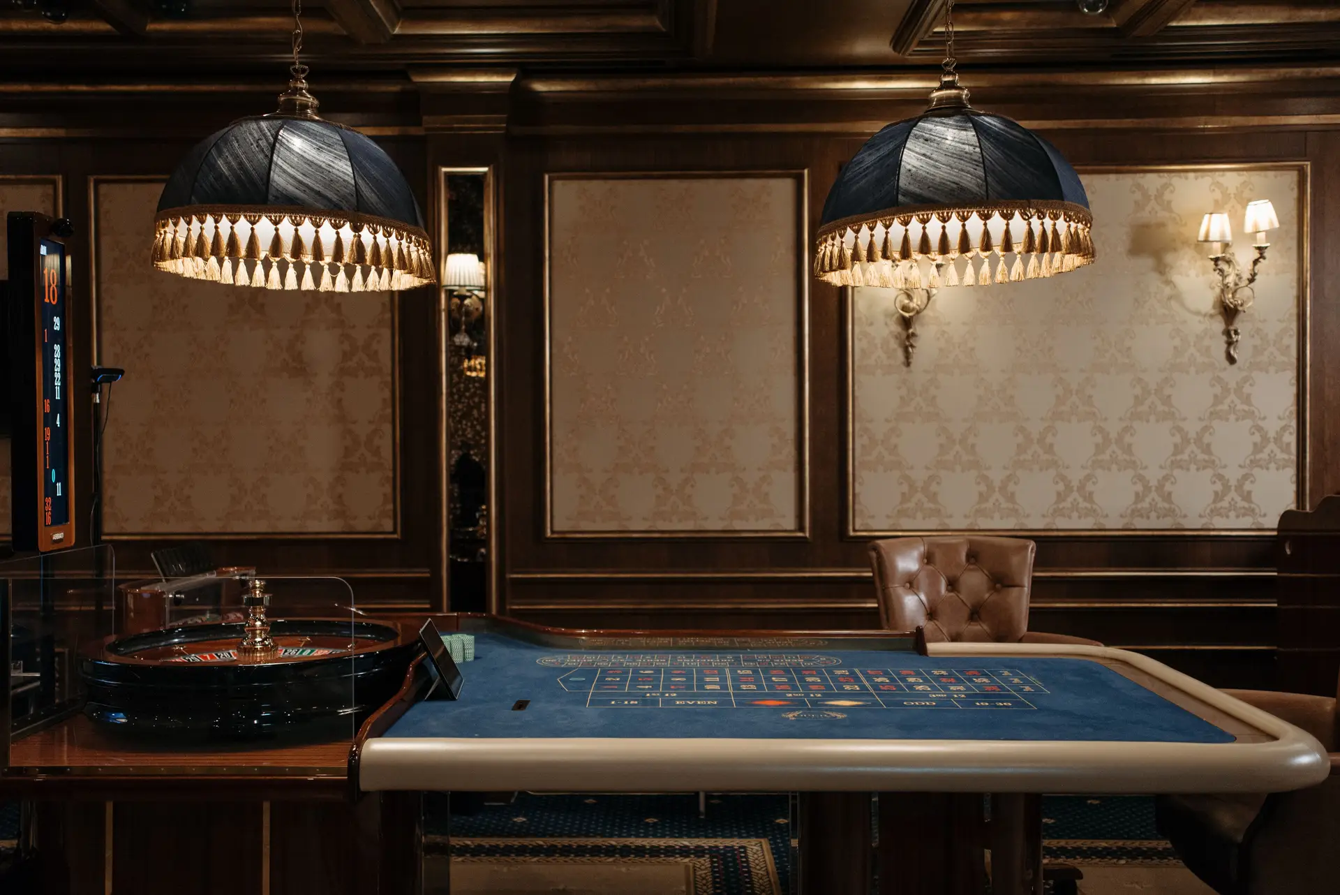 Luxuriöser Roulette-Tisch im Casino des ZelvessianRoyalcourt